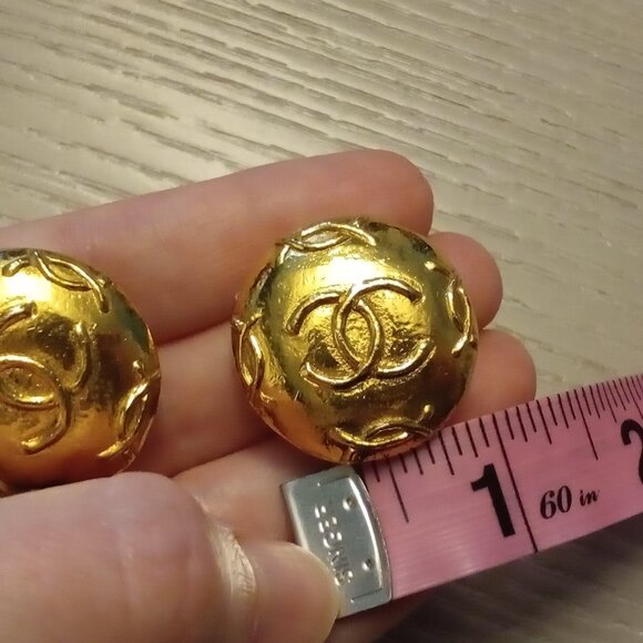 Chanel Vintage Clip on Earrings - Picture 9 of 17